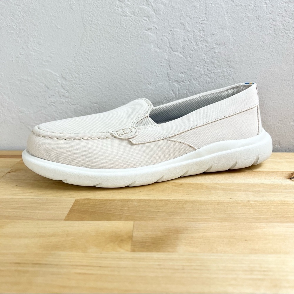 Sperry Cream Sneakers with Moccasin-Style Stitching. New in box.
